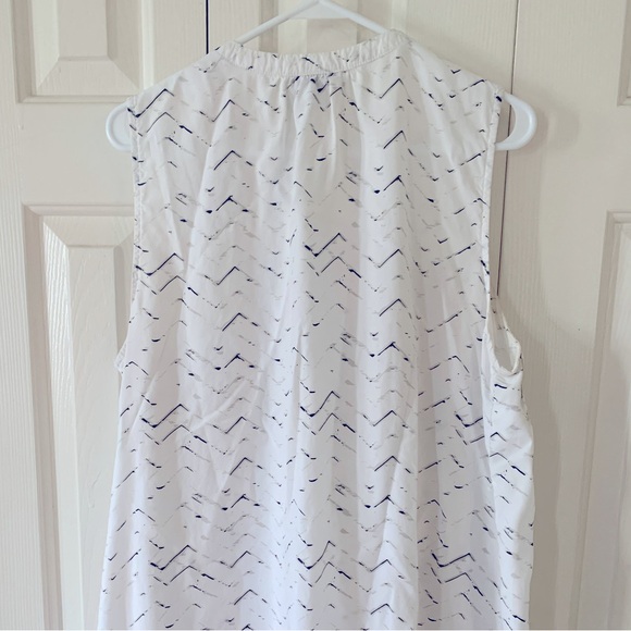 Liz Lange XL button down maternity tunic - Picture 3 of 3